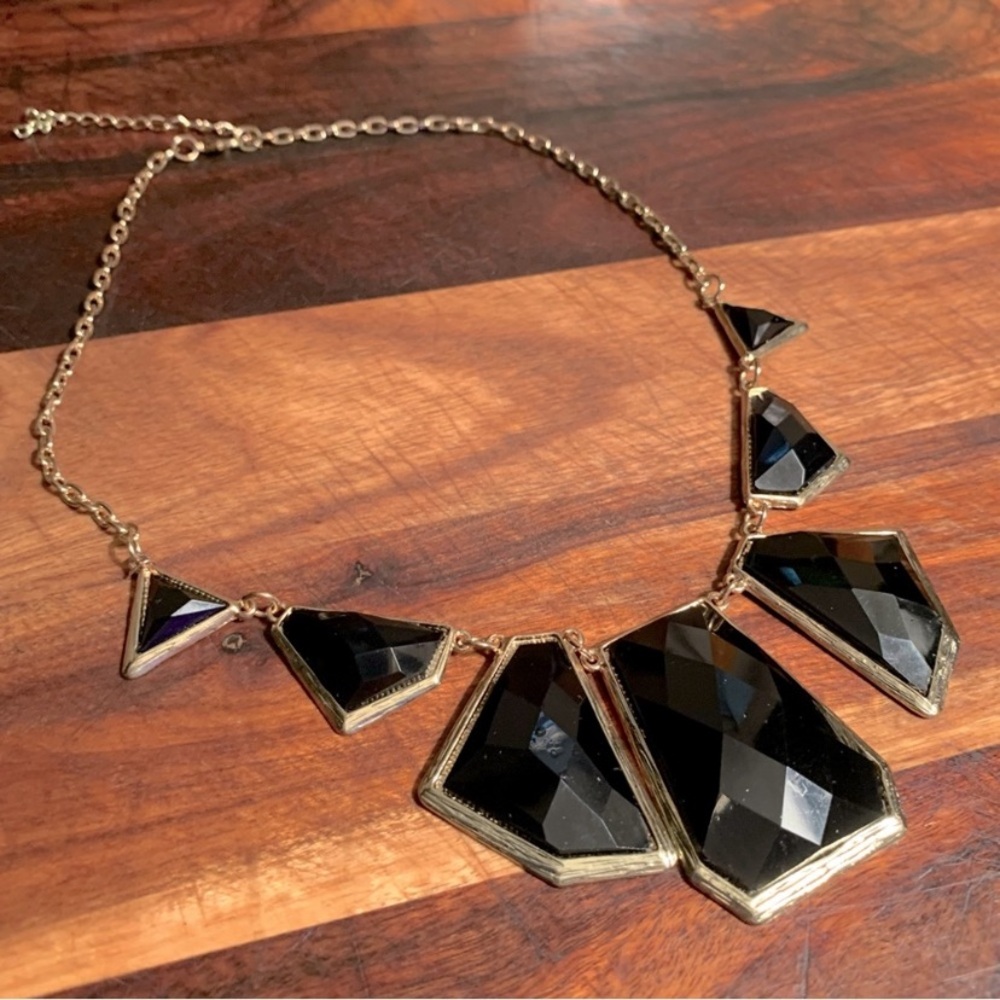 Faceted Jet Colored Geometric Resin
Cabochon Necklace